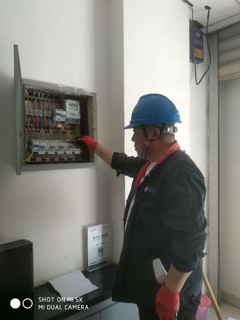 天富供電產(chǎn)業(yè)泉莫管理所：入戶(hù)走訪、提高客戶(hù)滿(mǎn)意度