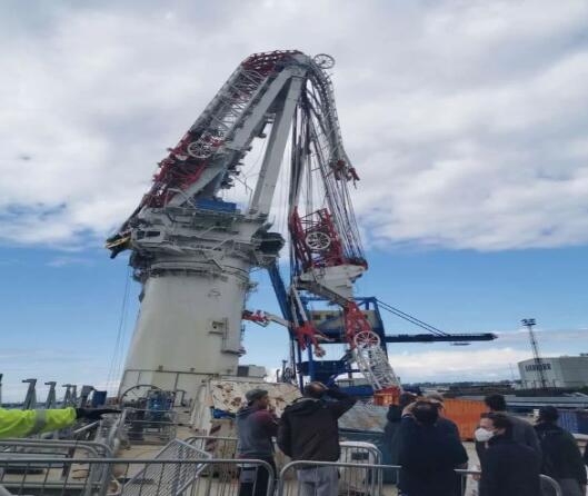 全球最大噸位風(fēng)電安裝船吊臂攔腰折斷，損失1億歐元