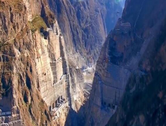 為建烏東德水電站，在峽谷底部挖90米深洞穴，用來干嘛的？