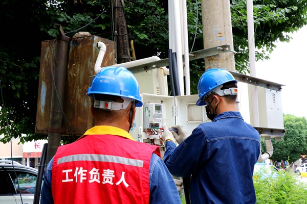 國網(wǎng)伊犁供電公司：嚴(yán)抓“小”現(xiàn)場，推進(jìn)“大”安全