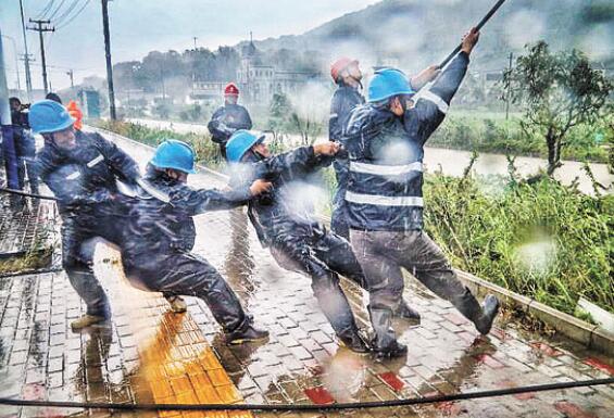 紅船精神 電力傳承 青年當(dāng)先 ——新時代奮進(jìn)中的國家電網(wǎng)浙江電力“紅船青年突擊隊”