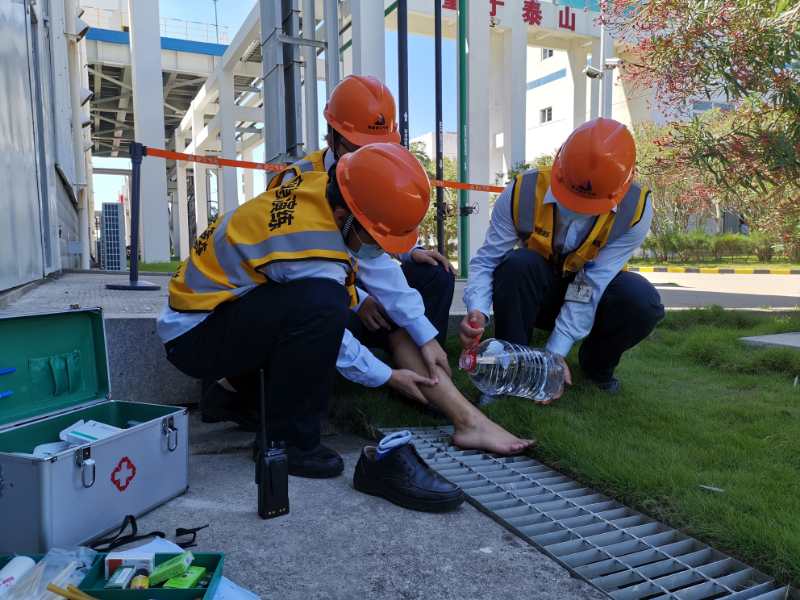 防毒蛇咬傷，保人身安全