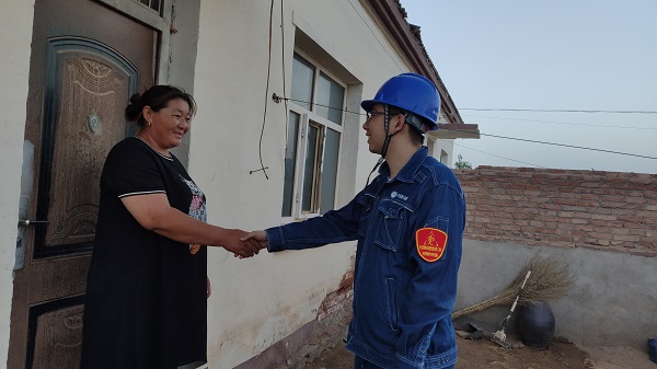 阿拉善電業(yè)局烏力吉供電分局：叔叔，我家沒電啦