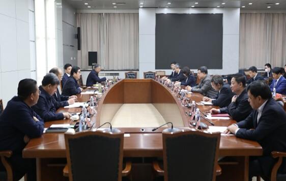 鄧建玲與唐山市委副書記、市長丁繡峰會談