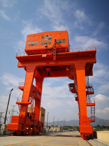 國(guó)網(wǎng)劉家峽水電廠“四大金剛”整容成功 舊貌換新顏