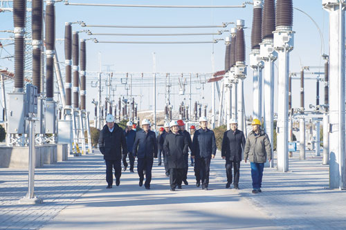 內(nèi)蒙古電力集團公司董事長、黨委書記賈振國深入阿拉善電業(yè)局調(diào)研