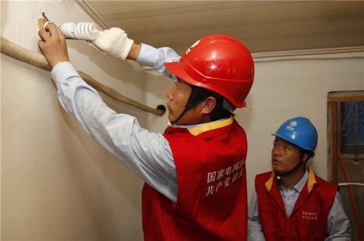 國網(wǎng)象山縣供電公司紅船服務(wù)進(jìn)社區(qū)，把牢冬季安全用電關(guān)