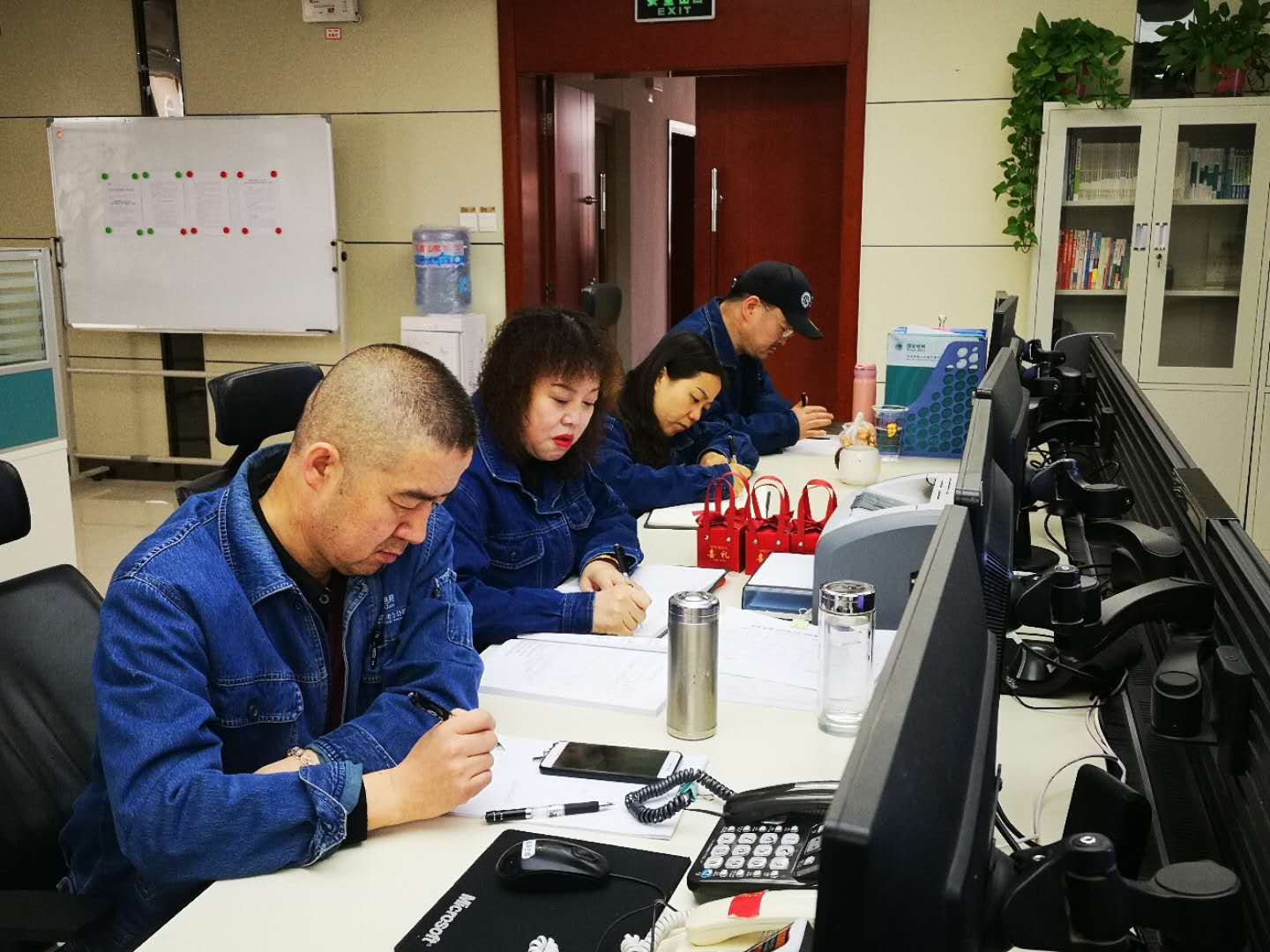 國網(wǎng)平?jīng)龉╇姽竟╇姺?wù)指揮中心：提升配網(wǎng)調(diào)度管理，保障春檢安全進(jìn)行