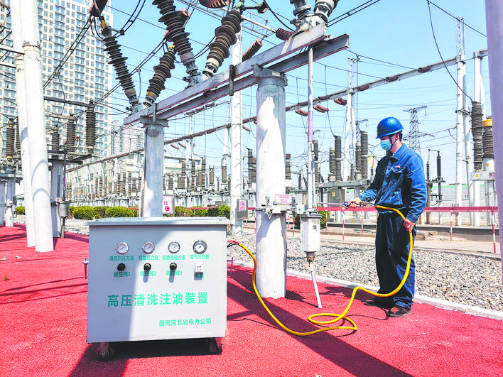 國(guó)網(wǎng)邯鄲供電公司：帶電清洗注油裝置 讓隔離開(kāi)關(guān)清洗高效又便捷