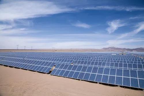 硅料“滾燙”，光伏“內(nèi)耗”，誰在助推價(jià)格暴漲？