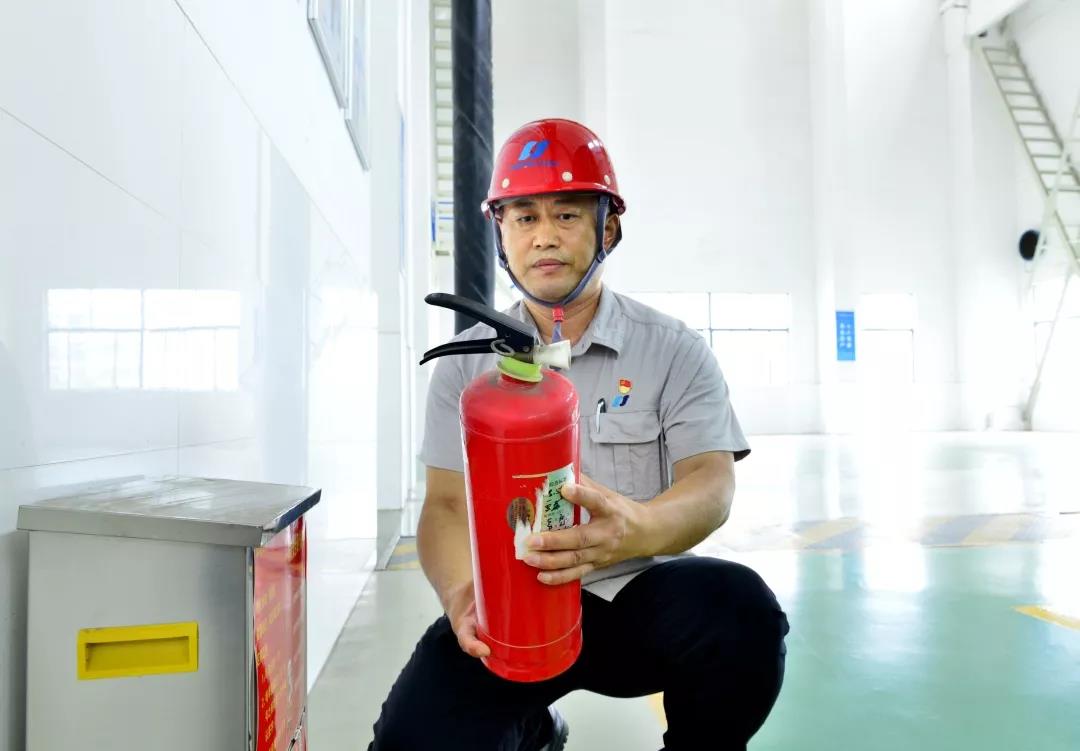 許東海:堅(jiān)守安全紅線(xiàn) 保衛(wèi)幸福家園