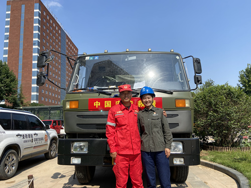 上陣夫妻檔，十天才回家