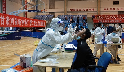 爭(zhēng)分奪秒！國(guó)網(wǎng)劉家峽水電廠(chǎng)開(kāi)展第二輪全員核酸檢測(cè)