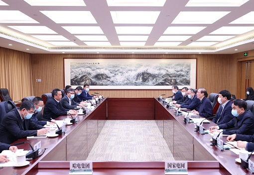 辛保安、張智剛與哈電集團(tuán)董事長曹志安、總經(jīng)理吳偉章會(huì)談