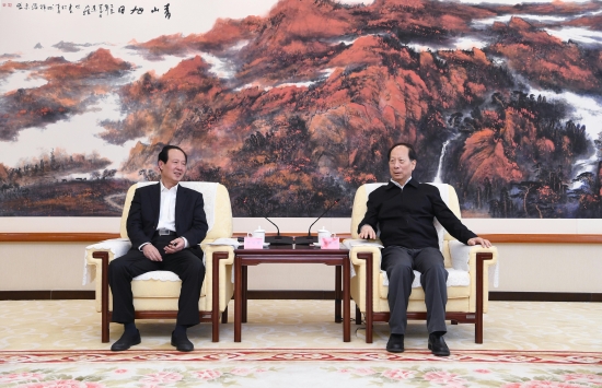 丁焰章拜會(huì)內(nèi)蒙古自治區(qū)黨委書記、人大常委會(huì)主任石泰峰