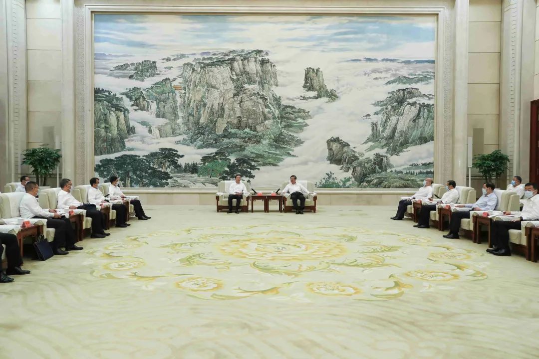 國(guó)家電網(wǎng)董事長(zhǎng)辛保安與河北省委書記倪岳峰、省長(zhǎng)王正譜會(huì)談