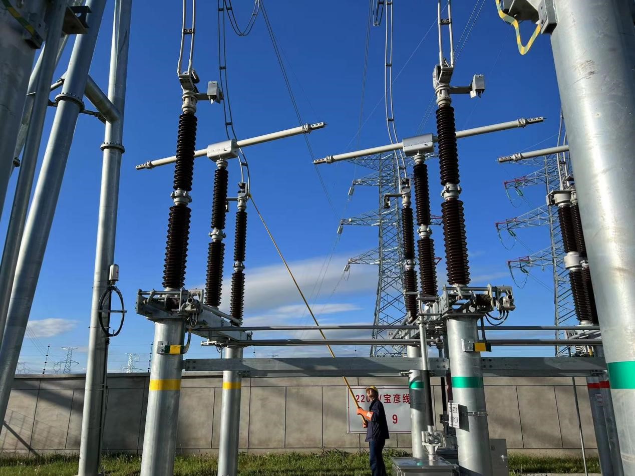 錫林郭勒超高壓供電公司圓滿完成塔寶I、II線間隔啟動工作