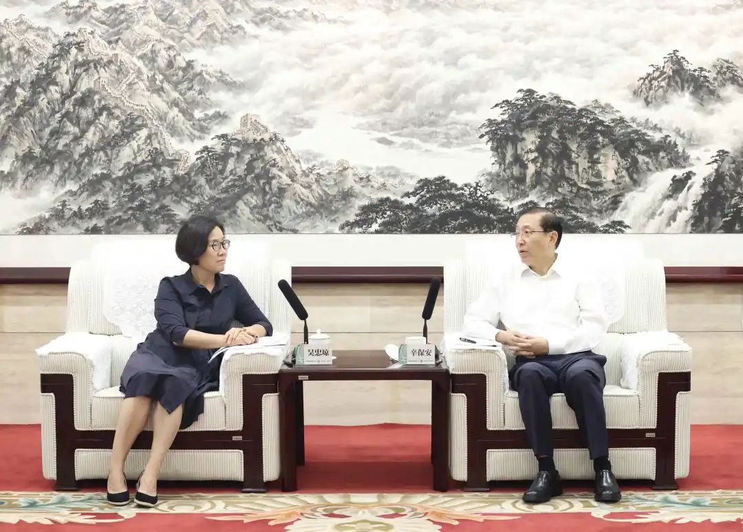 國家電網(wǎng)董事長、黨組書記辛保安與江西省委副書記、贛州市委書記吳忠瓊會談