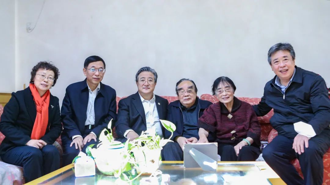 余劍鋒春節(jié)前夕看望慰問核工業(yè)老領(lǐng)導(dǎo)蔣心雄、陳肇博