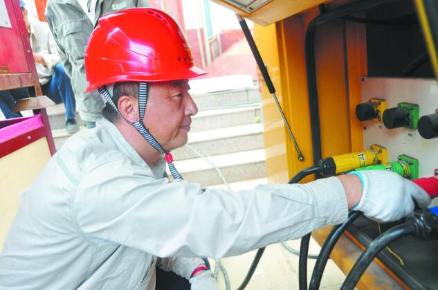 楊忠：善總結(jié)優(yōu)服務，讓客戶用好電