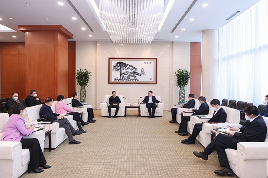 溫樞剛鄧建玲會見鄂爾多斯市委書記李理、市長杜匯良