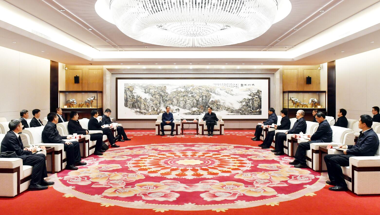 中國(guó)電建黨委書記、董事長(zhǎng)丁焰章與河北省委常委、石家莊市委書記張超超會(huì)談