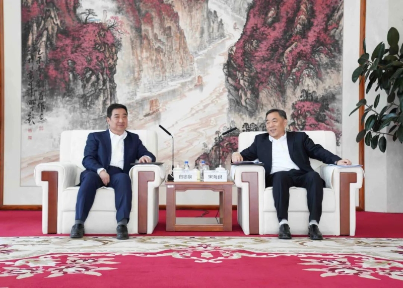 中國(guó)能建黨委書記、董事長(zhǎng)宋海良與中國(guó)電氣裝備黨委書記、董事長(zhǎng)白忠泉會(huì)談