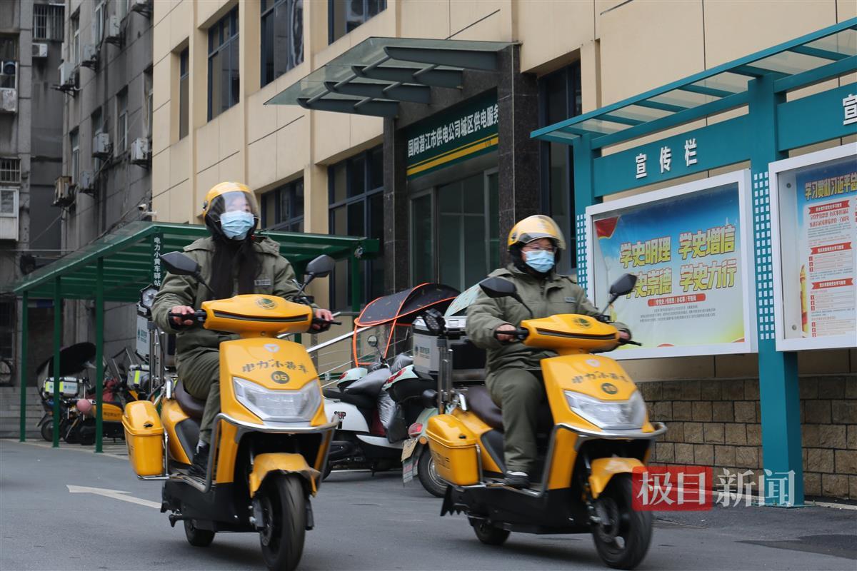 湖北潛江：“一次都不跑” 電力小黃車上門(mén)“刷臉辦電”