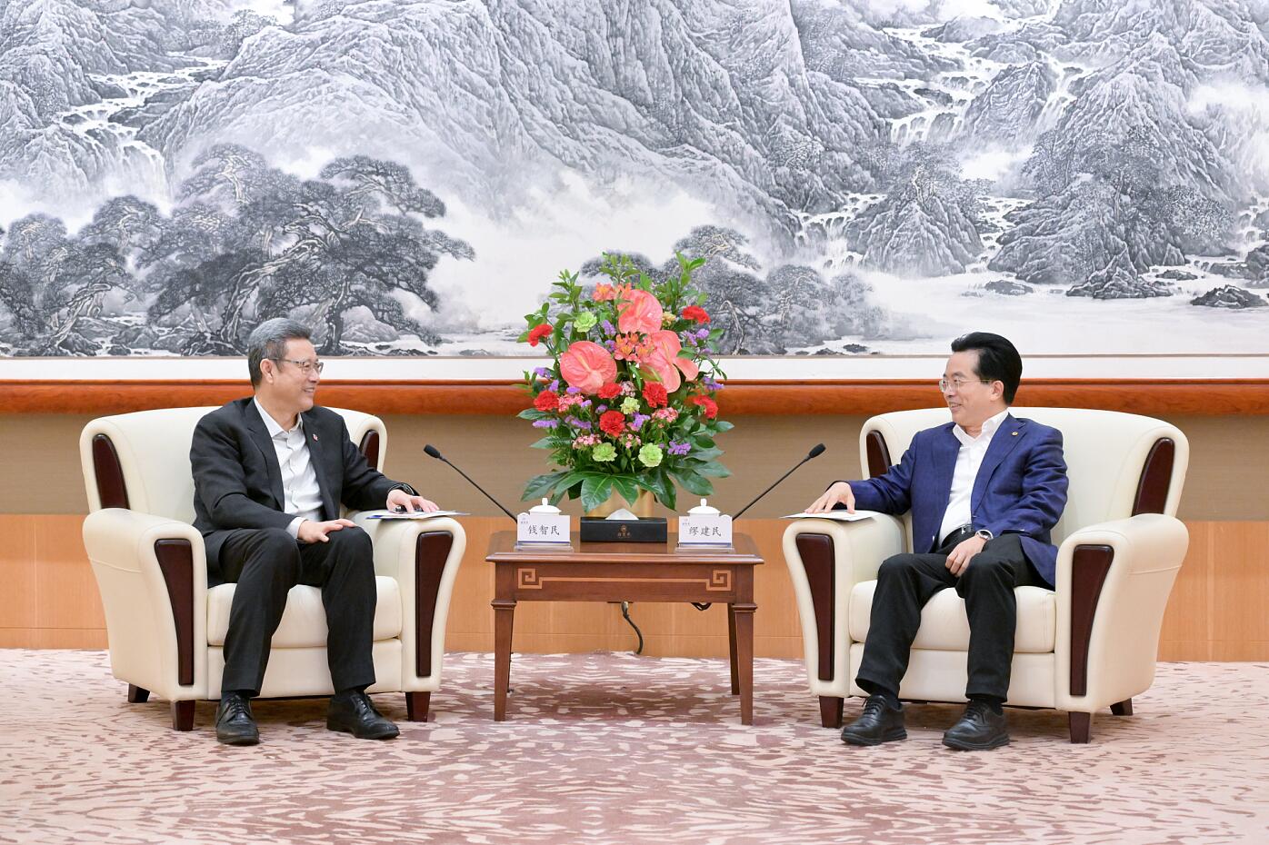 國(guó)家電投黨組書記、董事長(zhǎng)錢智民與中國(guó)旅游集團(tuán)董事長(zhǎng)陳寅會(huì)談