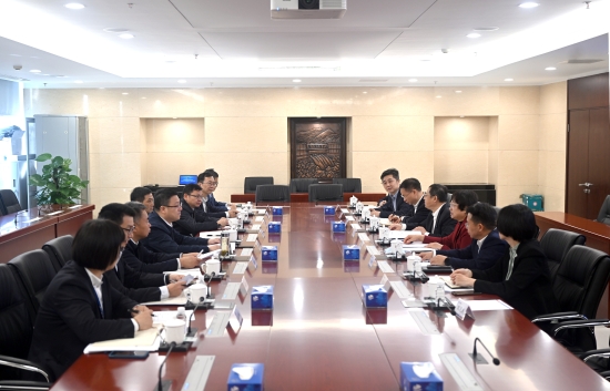 中國電建黨委常委、副總經(jīng)理王小軍與中國華電集團黨組成員、副總經(jīng)理李旭紅會談