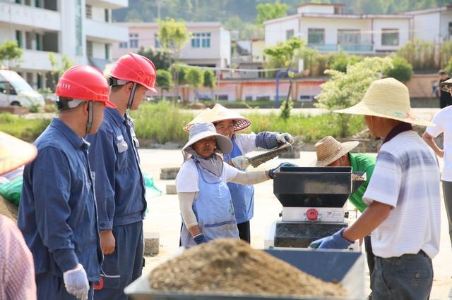 貴州貞豐機(jī)械化育秧抓農(nóng)時 電力“三?！敝焊? width=