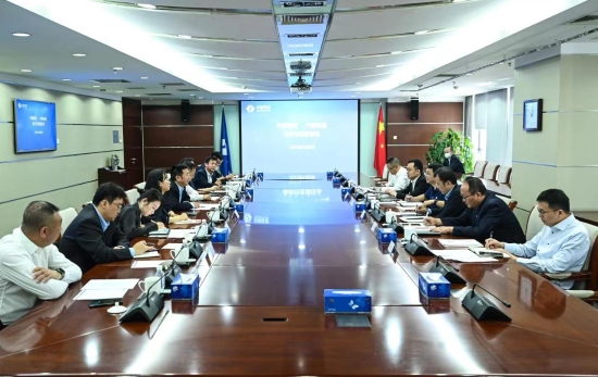 中國電建黨委常委、副總經(jīng)理劉源與中國建材股份副總裁王兵舉行會談