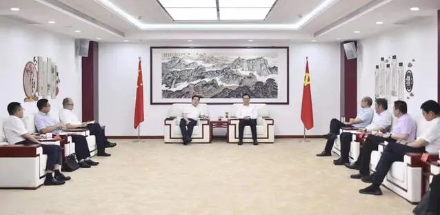 漯河市委書(shū)記秦保強(qiáng)、市長(zhǎng)黃鈁會(huì)見(jiàn)中國(guó)電建華中區(qū)總部黨委書(shū)記、總經(jīng)理蹇尚友一行