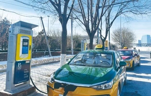 一天去四趟換電站，新能源出租車“不抗凍”怎么開
