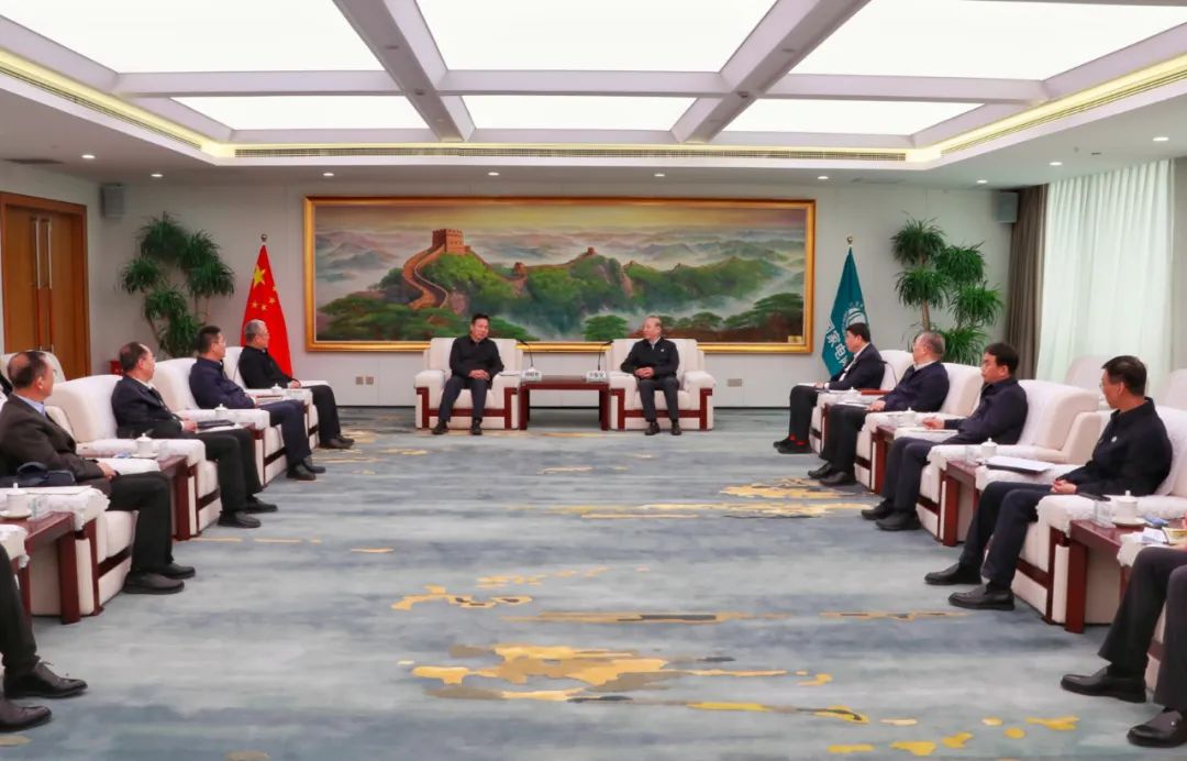 劉明勝、栗寶卿與國(guó)家電網(wǎng)董事長(zhǎng)辛保安、總經(jīng)理張智剛會(huì)談