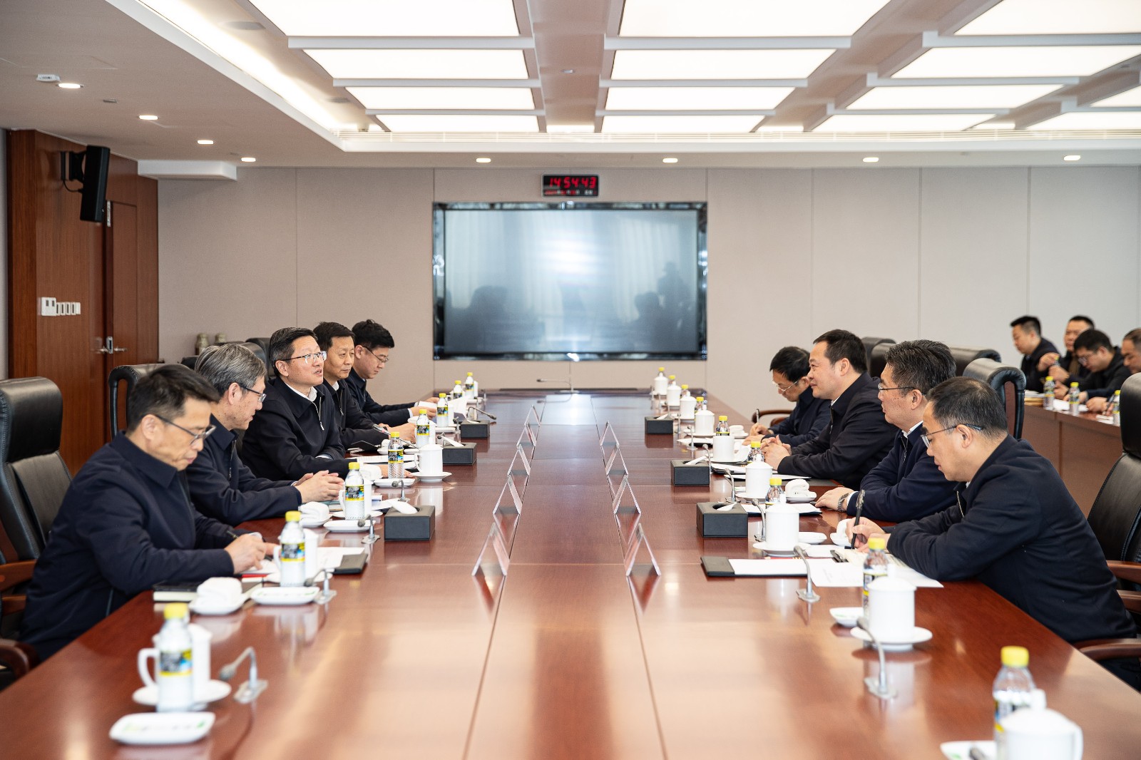 國家能源集團(tuán)公司總經(jīng)理、黨組副書記余兵會見上饒市委書記陳云