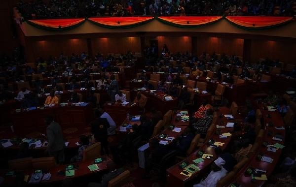 英媒：加納議會欠電費，電力公司拉閘打斷國情咨文
