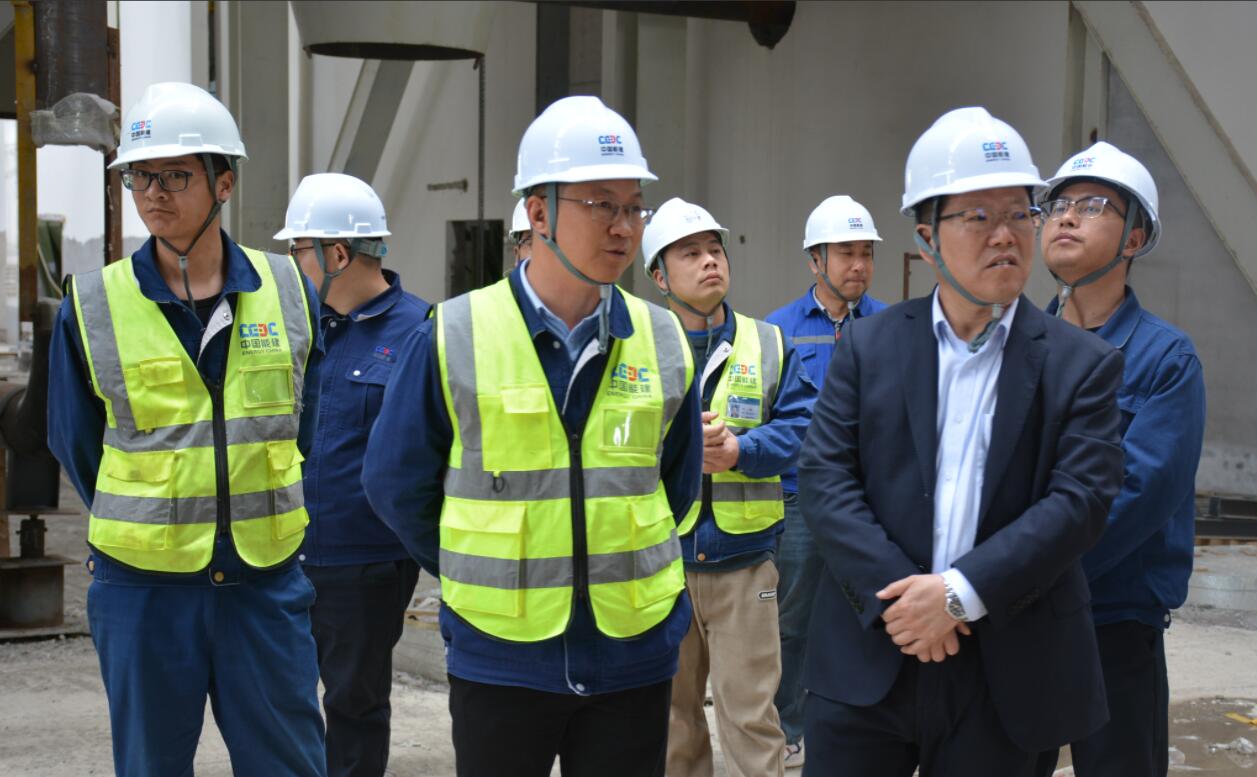 中國能建建筑集團(tuán)黨委副書記、總經(jīng)理羅耕能到正寧百萬項(xiàng)目指導(dǎo)調(diào)研