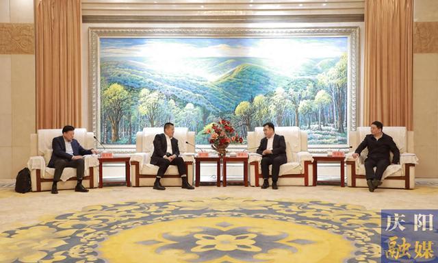 慶陽市委書記黃澤元、市長(zhǎng)周繼軍與山東能源集團(tuán)黨委書記、董事長(zhǎng)李偉一行座談