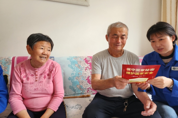 內(nèi)蒙古電力公司烏海千里山供電公司黨支部、工會、團(tuán)支部（青工委）開展“蒙電愛心光明行”保密宣傳活動
