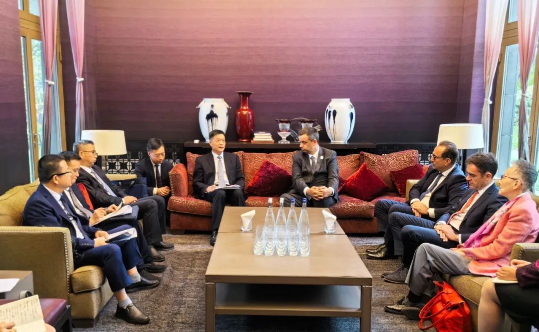 東方電氣集團(tuán)黨組書記、董事長俞培根與法國電力集團(tuán)董事長兼首席執(zhí)行官呂克·雷蒙會談