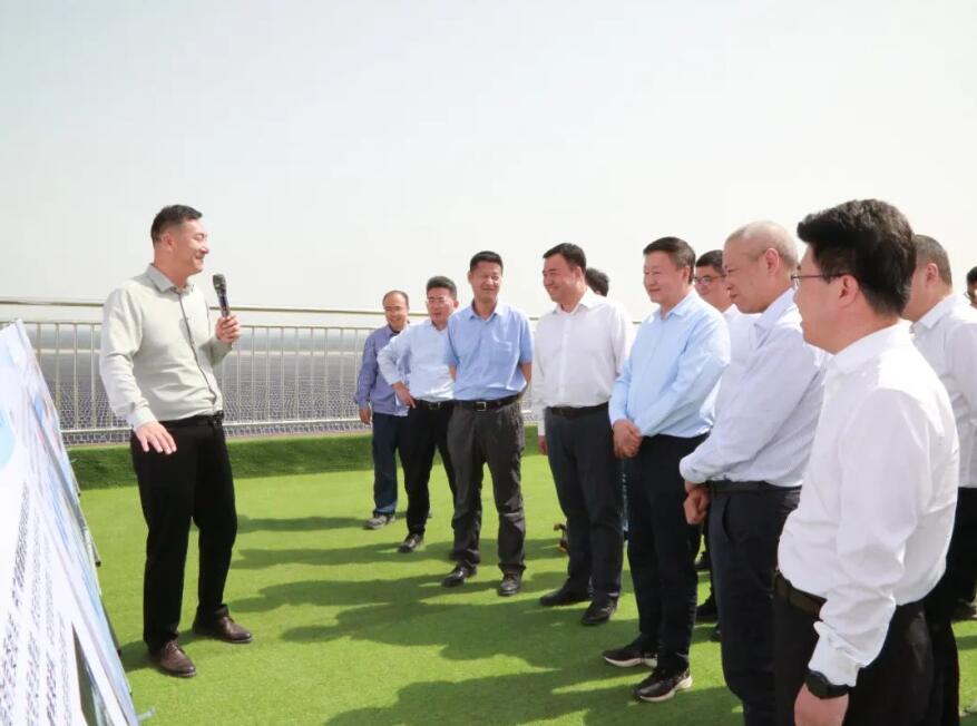 中國廣核集團黨委書記、董事長楊長利赴新疆調研新能源業(yè)務發(fā)展情況