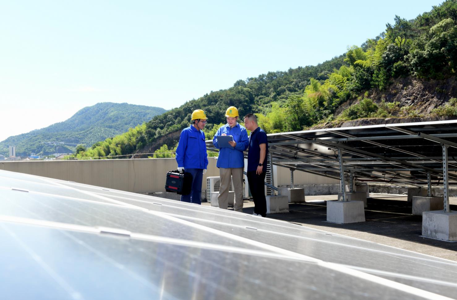 國網(wǎng)余姚市供電公司:光伏“把脈問診” 助企向“綠”而行