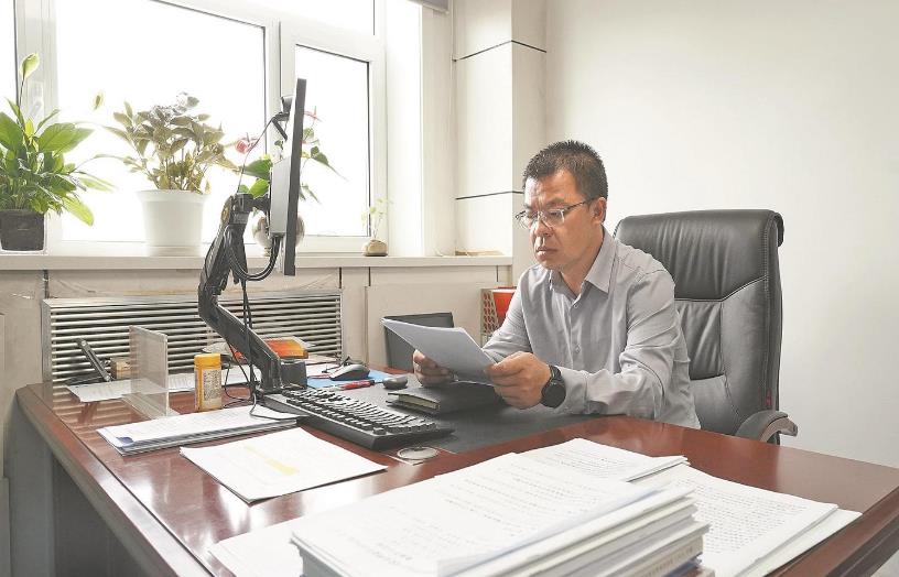 張忠鋒：為三江源頭百姓富裕、生態(tài)美好探索奔忙