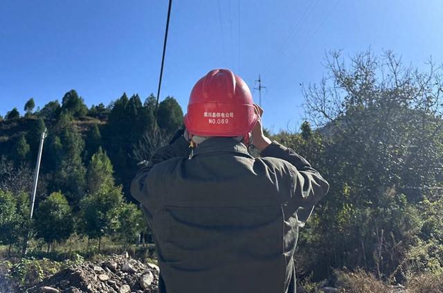 國網欒川縣供電公司兩地聯(lián)合特巡特護，備戰(zhàn)冬季用電高峰