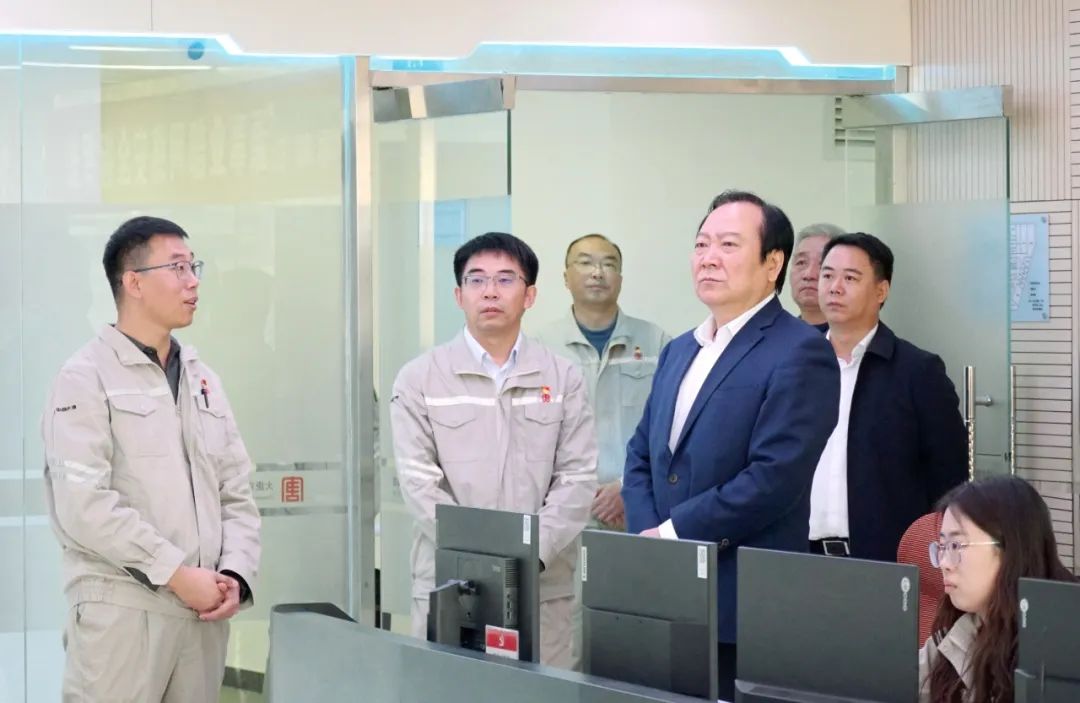 大唐國際發(fā)電公司黨委書記、董事長李凱到承德新能源事業(yè)部調(diào)研