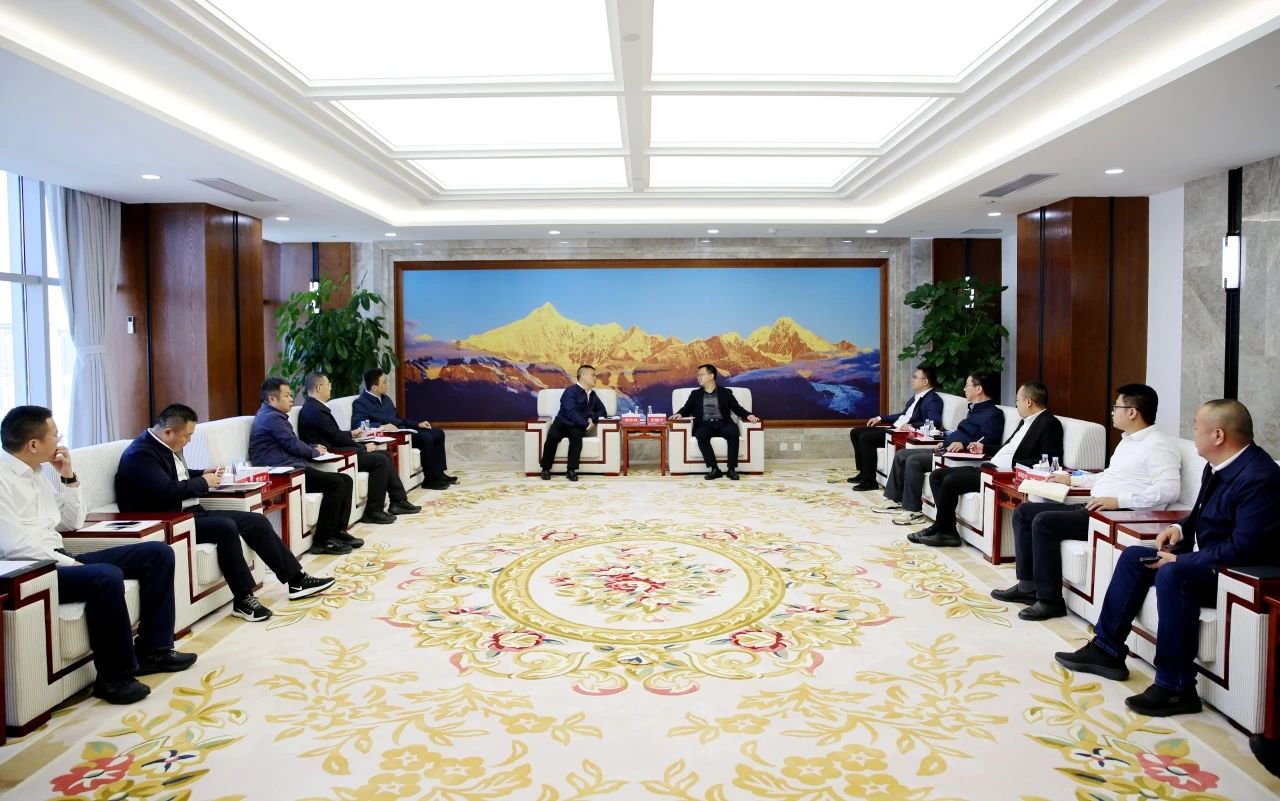 大唐云南公司黨委書記、董事長(zhǎng)王繼才與中鐵十局集團(tuán)有限公司總經(jīng)理、黨委副書記范中兵會(huì)談