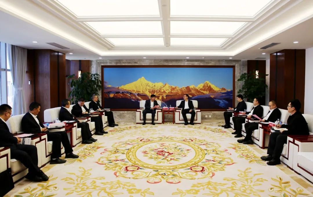 王繼才與中國(guó)能建西南區(qū)域總部黨委書(shū)記、總經(jīng)理鄒小川會(huì)談