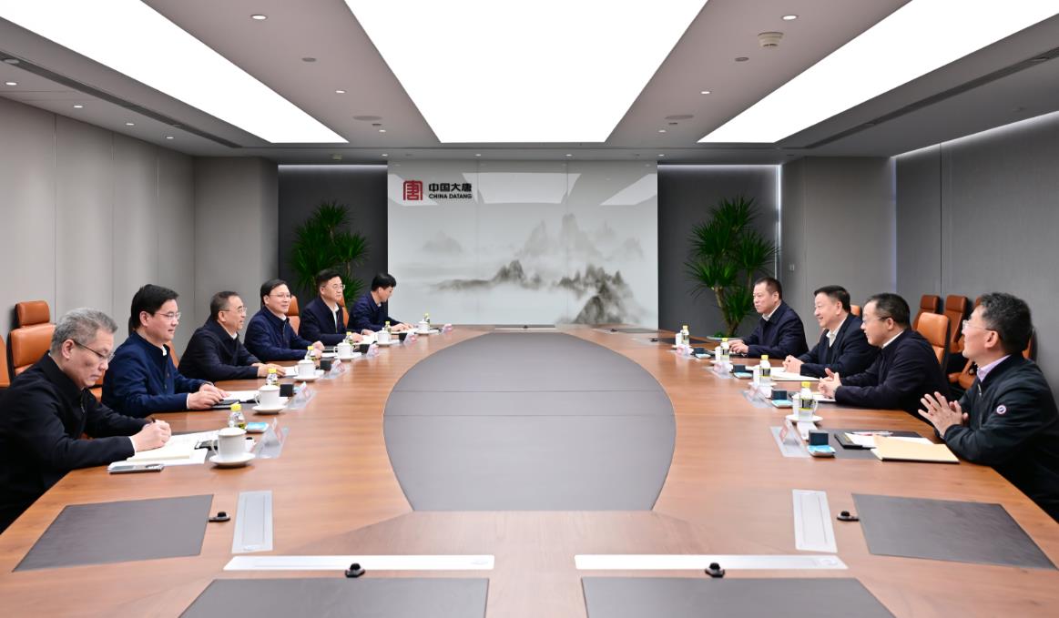 中國大唐董事長鄒磊、總經(jīng)理張傳江與中廣核董事長楊長利、總經(jīng)理高立剛會(huì)談