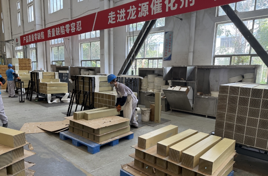 龍?jiān)喘h(huán)保超低溫脫硝催化劑填補(bǔ)國(guó)內(nèi)空白